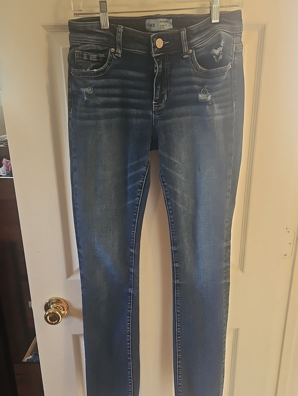 BKE Women’s Straight Leg Jeans in Medium Dark Blue Wash